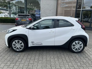Toyota Aygo X PLAY / 2
