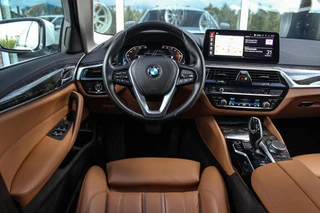 BMW 5-serie Touring 540i xDrive High Executive Luxury-Line | 1e eigenaar | Achterasbesturing | Cruise control adaptief | Apple carplay | Adaptief LED | DAB | Panoramadak | HiFi audio / 11