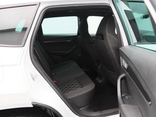 Skoda Karoq 1.5 TSi 150 Pk Automaat Sportline Business | Trekhaak | Stoel/Stuurverwarming | Panorama dak | Matrix LED | Camera | CarPlay | Parkeersensoren | 18 Inch | 50.137 Km !! / 40
