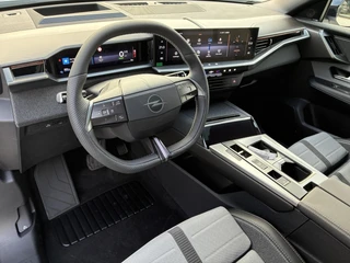 Opel Grandland Electric Business Edition 73 kWh | ECC | Navigatie | Elektrisch glazen panorama-dak | Matrix LED Verlichting | Cruise control | Camera | Winterpakket | 19" LM-Velgen / 16