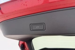 Omoda 5 EV Premium 61 kWh | Camera's rondom | Schuif/kantel dak | LED verlichting | Lederen bekleding | Stoelverwarming/ventilatie | Sfeerverlichting | Drive assist / 14