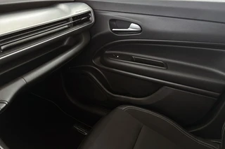 Jeep Avenger 1.2 e-Hybrid Altitude Achteruitrijcamera Apple CarPlay 17" / 32