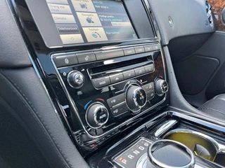 Jaguar XJ 3.0 V6 341 PK SC AWD LEDER SCHUIFDAK LMV / 35