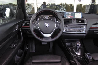 BMW 2-serie Cabrio 220i Sport | Origineel NL | Cruise control | Stoelverwarming | Xenon | Sportstoelen | HiFi audio | Navigatie Professional | Sportstuur | Chrome Line | Keyless entry / 11