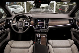 Volvo V90 2.0 B4 Business Pro Inscription| BTW auto | 1e eigenaar | NL auto | 20 inch | Panoramadak | Harman Kardon | BLIS | Stuurverwarming | Stoelverwarming | Head-up | Trekhaak | Cruise control / 4