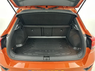 Volkswagen T-Roc 1.5 TSI R Line | Schuifdak | Camera | Navi | Virtual Dash | Stoelverw. | Adaptive Cruise / 30