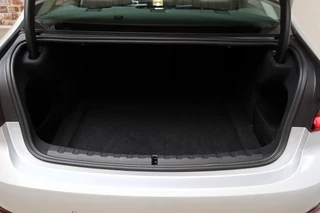 BMW 3 Serie Sedan 320i Executive Sport Line Automaat  / Live Cockpit Professional / M Sportstuurwiel / Shadow Line / 19 Inch / Climate Control / Sportstoelen / Bluetooth / Neerklapbare Achterbank / LED / Parkeersensoren voor+achter / 31