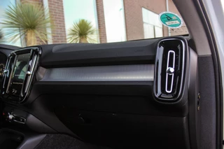 Volvo XC40 1.5 T3 Momentum Pro | 1e eigenaar | NL auto | Inc btw | Cruise control | Climate control | LED | Navigatie | Bluetooth | 18 inch | Trekhaak | Half leer | 163 pk / 39