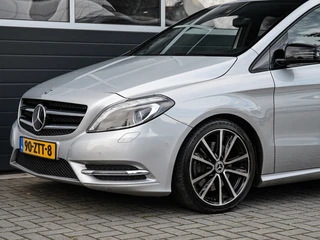 Mercedes-Benz B-Class 250 Ambition Rood leder | Xenon | Camera | Navi | Trekhaak | PDC v+a | Cruise control / 21
