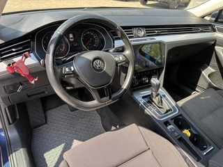 Volkswagen Passat 1.8 TSI Business Edition R Automaat | Climate control | Achteruitrij camera | Navigatie | Elektrisch Pakket | Afneembare Trekhaak | Ergo-Comfort stoel | Parkpilot | LM-Velgen | LED Verlichting / 17