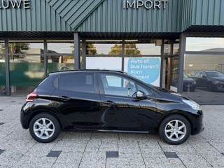 Peugeot 208 1.2 VTi Oxygo / 6