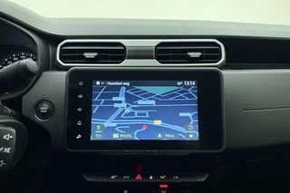 Dacia Duster 1.3 TCe 150 Journey Automaat | Navigatie | Camera | Keyless | Dakrails | Weinig kilometers | Hoge instap | Lichtmetalen velgen / 22