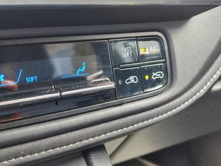 Toyota Auris 1.8 Hybrid DYNAMIC ULTIMATE / 27