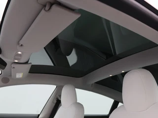 Tesla Model 3 Standard RWD Plus 60 kWh 238 Pk | Stoelverwarming | Panoramadak | Camera | Adaptive Cruise | 18 Inch | 41.788 Km !! / 32