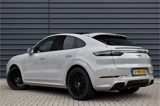 Porsche Cayenne Coupé 3.0 E-Hybrid Platinum Edition *Krijt* | Sportuitlaat | Panorama | ACC | Trekhaak | Ventilatie | Achterasbesturing | Bose | Head-Up | 22'' Wielen | / 2
