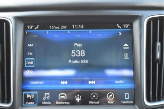 Maserati Levante 3.0 V6 AWD GranLusso 350 pk Facelift Driver ass.Pack 1 | Open dak | Harman/Kardon | Camera | Luchtvering | Carplay | Keyless | DAB | Full LED | 20" / 59