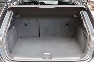 Audi A3 Sportback 35 TFSI S edition 150PK Nieuw model App-connect Trekhaak Navigatie PDC / 17