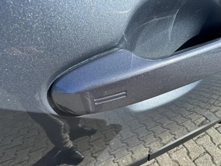 Toyota C-HR 1.8 HYBRID STYLE STOELVERW BLIND-SPOT PARK-SENSOREN NAVI APPLE/ANDROID KEYLESS 18" LM-VELGEN ALL-SEASONS / 12