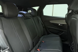 Peugeot 3008 1.2T 130pk GT | Achteruitrijcamera | Parkeersensoren V+A | Cruise & Climate control | Navi | Apple Carplay / Android Auto / 17