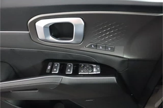 Kia Sorento 1.6 T-GDi Plug-in Hybrid 4WD ExecutiveLine 7p  AWD - FULL OPTIONS - Stoel/Stuurverwarming - 1700kg trekgewicht - Apple Carplay - Android Auto 7 jaar of 150.000km fabrieksgarantie / 18