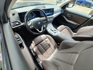 BMW 3 Serie Touring 320e PHEV  Orig NL. | Leder | Park Assist | Carplay/Android / 15