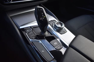 BMW 5 Series TOURING 530I AUT. 252PK EXECUTIVE El. A-KLEP / PDC V+A / 18 LM. VELGEN / 27
