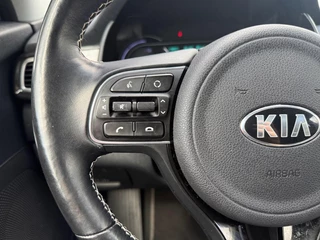 Kia e-Niro ExecutiveLine 64 kWh | Cruise Control | Climate Control | Camera | Navigatie | Stoelverwarming | Stoelventilatie | Stuurverwarming | / 17