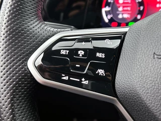 Volkswagen Golf 1.5 eTSI R-Line (2x)| Stoelverwarming | Carplay | Adaptive Cruise | / 11