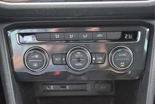 Volkswagen Tiguan 1.4 TSI ACT 150 pk Connected Series  NL-Auto | DAB | Elekt.trekhaak | Carplay | Cruise Control | Climate Control | NAP / 23