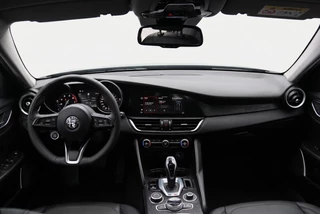 Alfa Romeo Giulia 2.0 Super 200PK Leder l Carplay l Camera l Winterpakket | Memory / 13