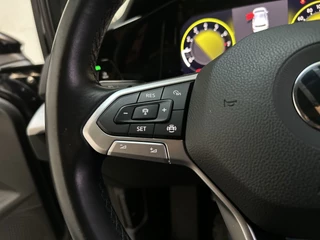 Volkswagen Golf 1.0 TSI 110pk Life Sfeerverlichting Navigatie Parkeersensoren App-Connect / 24