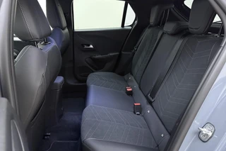 Opel Corsa 1.2 Turbo 145pk Automaat Hybrid Ultimate | DEMO | Tot 8 jaar garantie | Navigatie | Climate control | Stoelverwarming | Keyless Entry | Camera | Parkeersensoren | Alcantara bekleding | Zwart dak | 17" Lichtmetalen velgen / 17