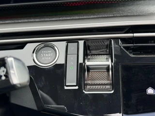 Peugeot e-3008 Launch Edition Dual Motor 73 kWh 325PK Automaat Navigatie, Rondomzichtcamera, Keyless, Panoramadak, Stoel & Stuurwielverwarming, Apple Carplay, Android Auto / 42