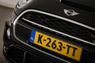 MINI 5-Deurs 2.0 Cooper S Chili Serious Business | PANORAMADAK | HEAD UP | LEDER | STOELVERWARMING | CLIMA / 17