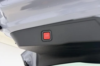 Jeep Avenger 1.2 e-Hybrid 110pk Black Edition | 8 Jaar Fabrieksgarantie | Panoramadak | Keyless | Navigatie | JBL audio | Elektrische kofferklep | Adaptieve cruise control | Stoelverwarming / 14