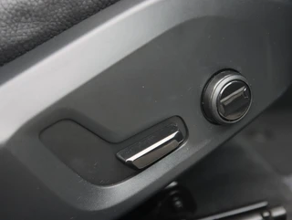 Volvo V60 2.0 T6 Plug-in hybrid AWD Ultra Bright | SOH 99% | Long Range / 14