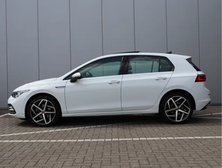 Volkswagen Golf 1.5 eTSI  | Pano | IQ.light | Winter pakket | Org. NL / 18