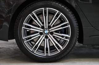 BMW 3 Serie Sedan 330i High Executive M Sport Pakket Automaat  / Live Cockpit Professional / Head-Up Display / Leder / Harman Kardon / LED / Stoelverwarming / Driving Assistant / Achteruitrijcamera / M Sportremsysteem / DAB / Ambiance Verlichting / 11