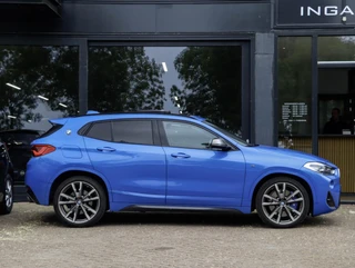 BMW X2 M35i High Executive Panoramadak | Harman Kardon | Sportstoelen | Misano Blue / 35