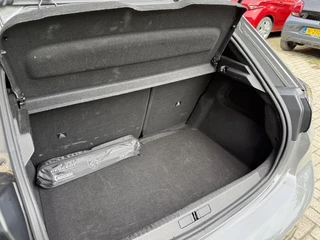 Peugeot 208 1.2 Hybrid 145 e-DCS6 GT | Alcantara | Stoelverwarming + massage | Achteruitrijcamera | Cruise | Apple Carplay/Android / 8