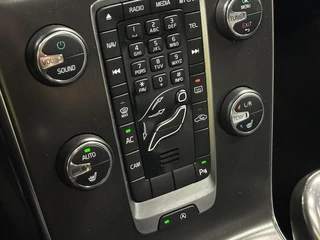 Volvo V40 1.6 T3 Summum  PANO LEER CAMERA NAVIGATIE ECC CRUISE LM. / 45