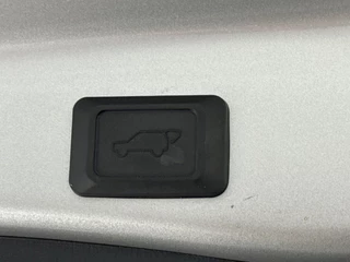 Toyota RAV4 2.5 Hybrid AWD Dynamic Trekhaak | 18'' L.M. Velgen | Elektrische Achterklep / 35