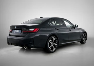 BMW 3-serie 320i M Sport | Schuifdak | Camera | HeadUp Display | Stoelverwarming | Memory Stoelen / 2