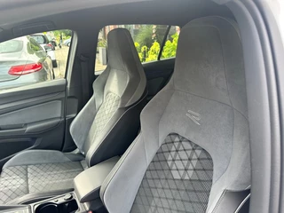 Volkswagen Golf 1.5 ETSI 2x R-LINE BNS+ DSG AUTOMAAT / 24