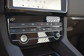 Jaguar F-PACE 2.0T AWD PRESTIGE LEDER + STOEL VERW. / P.CAM / ALL SEASON / 26