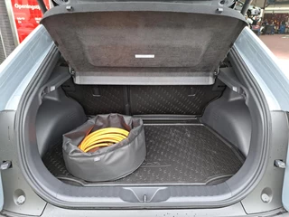 Toyota C-HR+ FIRST EDITION 77KWH 20" VELGEN WARMTEPOMP EL-ACHTERKLEP PRIVACY-GLASS 18"LMV BLIND SPOT STOELVERW. P-SENSOREN / 23