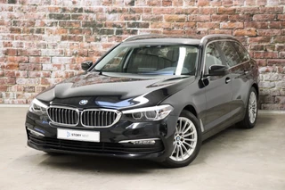 BMW 5 Serie Touring 540i xDrive High Executive Automaat / Harman Kardon / Adaptief Onderstel / Driving Assistant / Achteruitrijcamera / Navigatie Professional / Cruise Control / Sportstoelen / Parking Assistant / Zonnescherm / Climate Control / 18 Inch / Stoelverwarming voor+achter