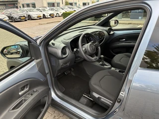 Toyota Aygo X HYBRID 115 PLAY NIEUW & DIRECT LEVERBAAR!!! APPLE/ANDROID CLIMA AD-CRUISE CAMERA 17" LM-VELGEN / 12