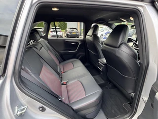 Toyota RAV4 2.5 Plug-in Hybrid AWD BI-TONE PLUS JBL-AUDIO NAVI HEAD-UP BLIND SPOT 360° CAMERA STOEL/STUURVERW EL-KLEP APPLE/ANDROID 1500KG TREKGEW KLASSE 3 ALARM 4S-BANDEN / 22