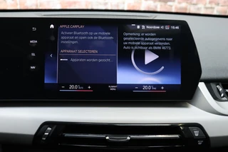 BMW X1 sDrive20i Executive Automaat  / Navigatiesyteem / Panoramadak / Achteruitrijcamera / DAB / Extra Getint Glas / 17 Inch / Dakdraagsysteem / Travelpack / DAB / Sportstoelen / Parkeersensoren voor+achter / 29